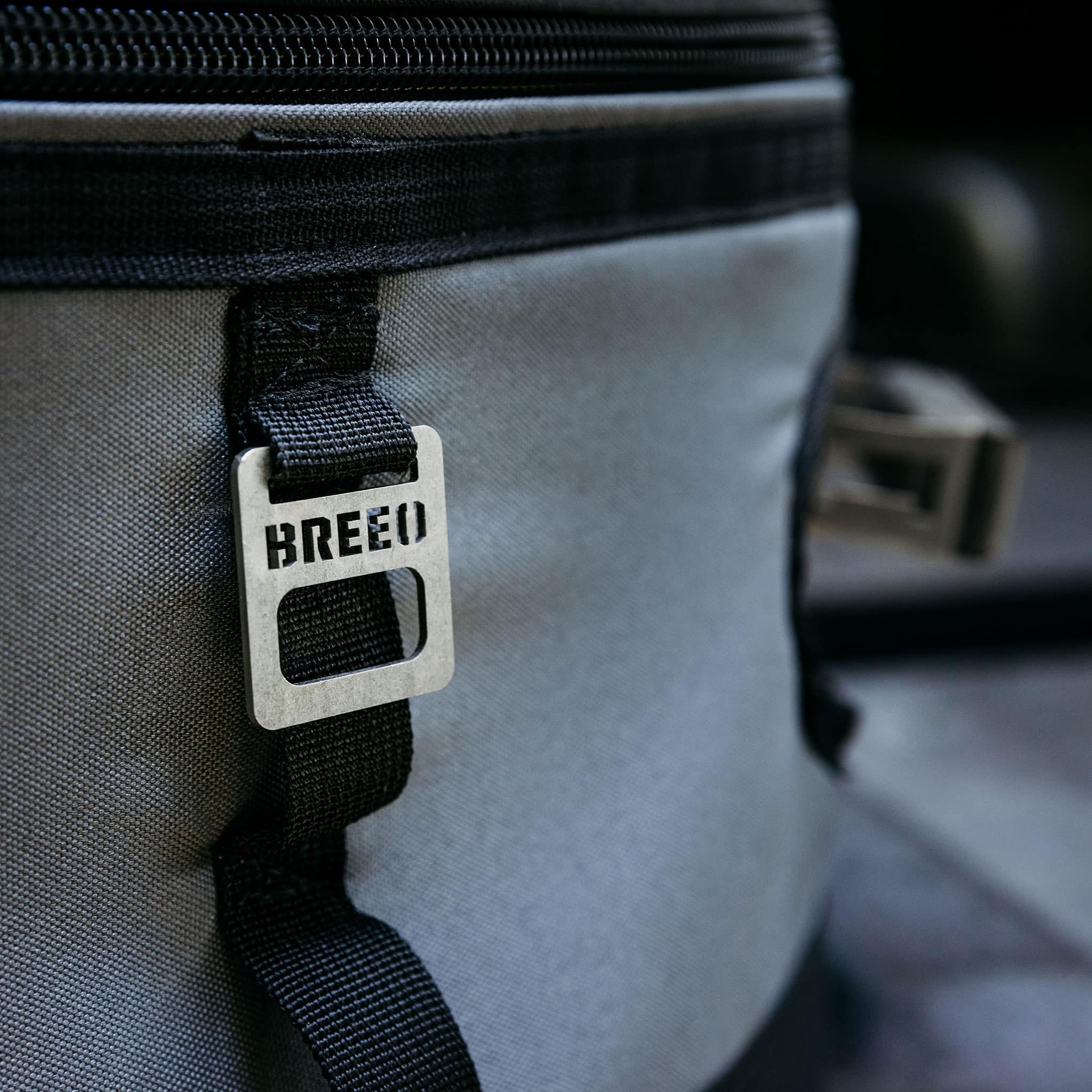 Straps on the Y Series Transit Case
