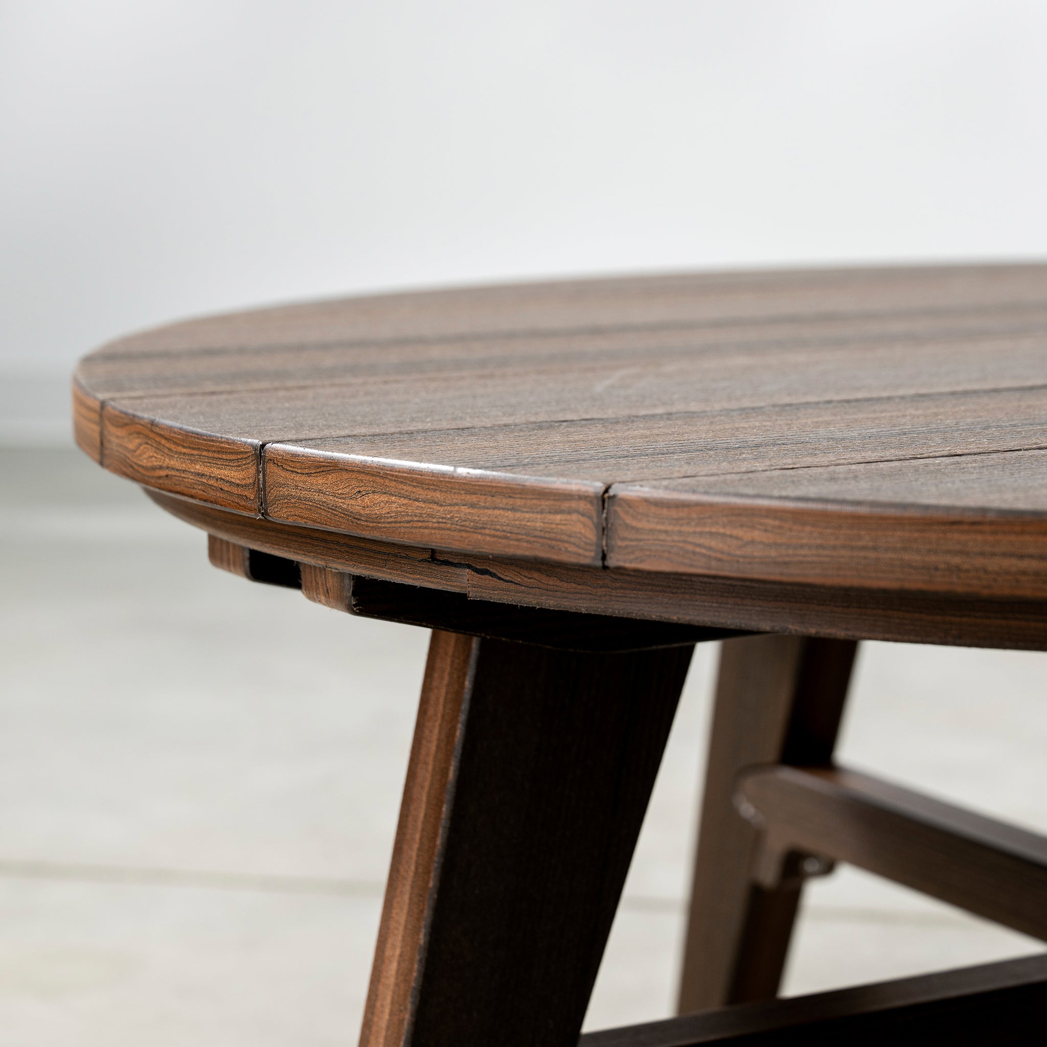 Breeo Conversation Table